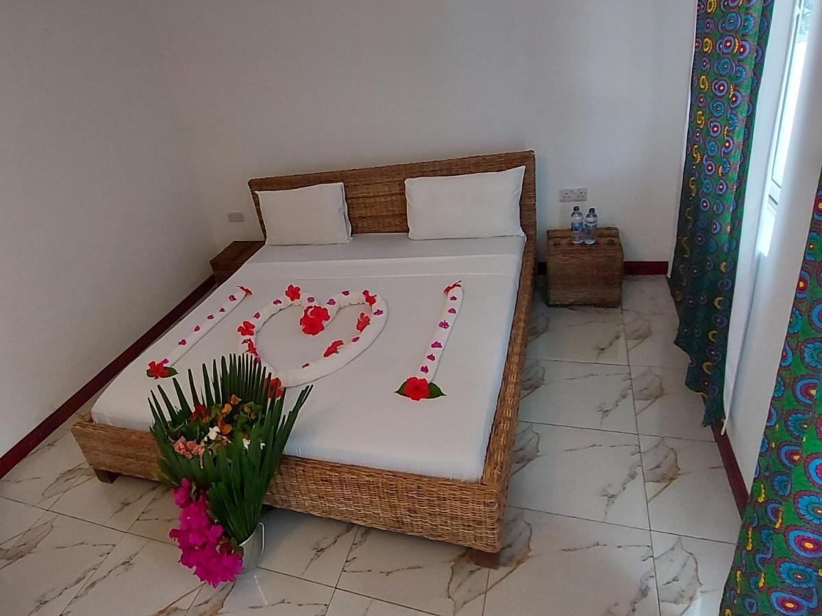 Albatross Ocean View Hotel Dongwe Room photo
